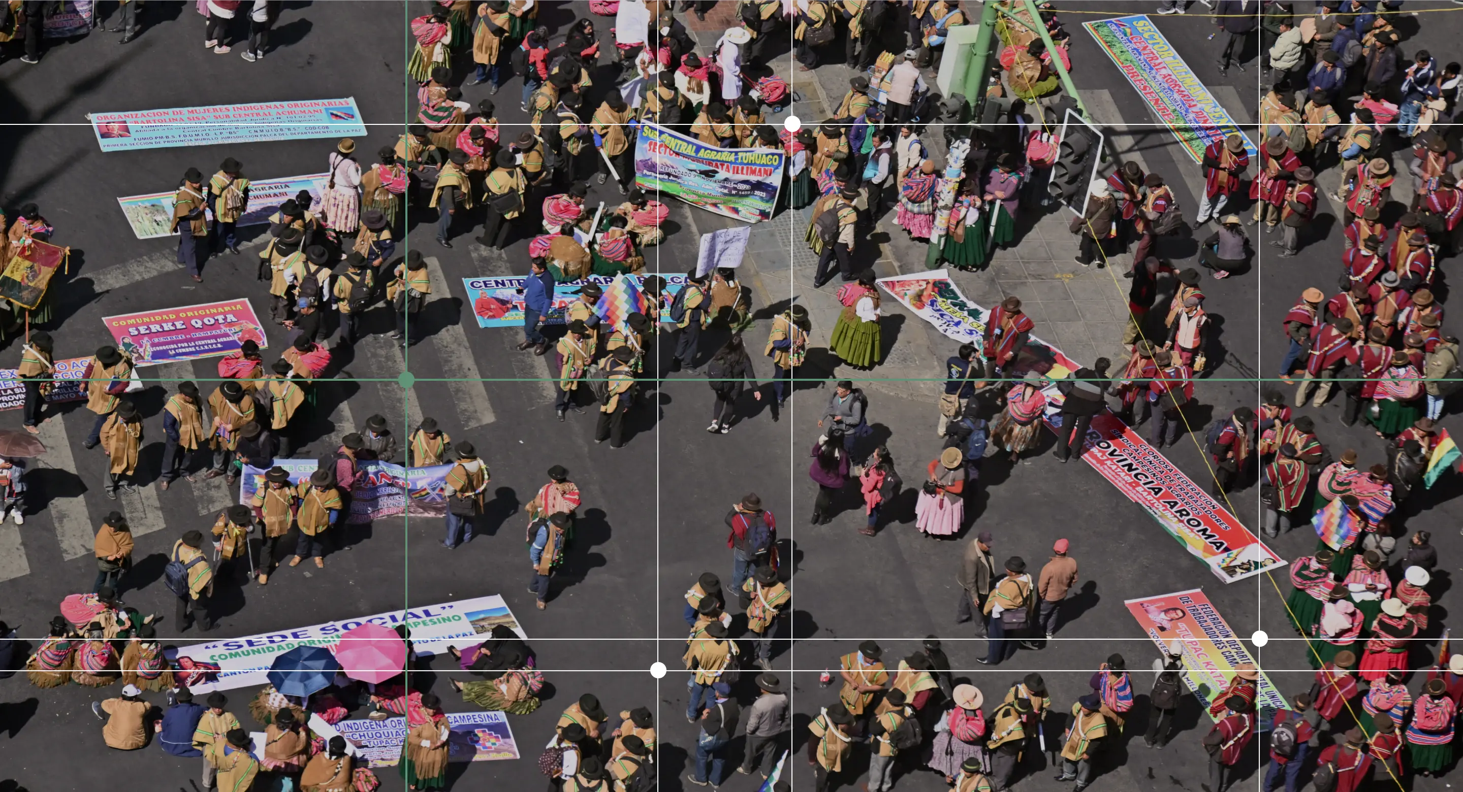 Aerial view of Aymara peasants participating in a march to demand that Luis Arce's government find a quick solution to the shortage of dollars and fuel and the rise in the cost of living in La Paz on June 9, 2025